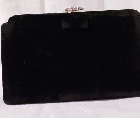 Vintage "Garay" Black Velvet 1940's Clutch - Picture 4 of 8